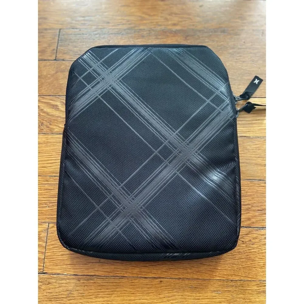 HURLEY Black Plaid Padded Zippered Tablet Sleeve